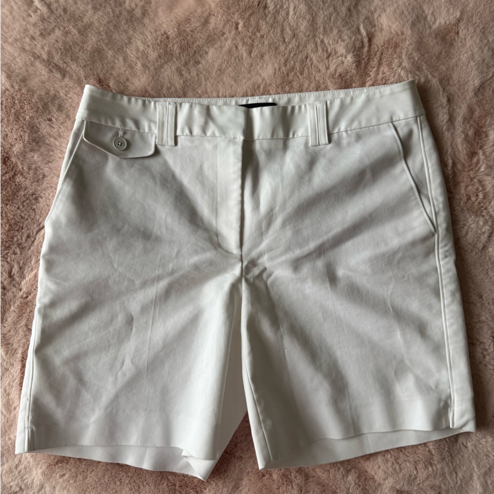White House Black Market White The 7” Short in Size 6